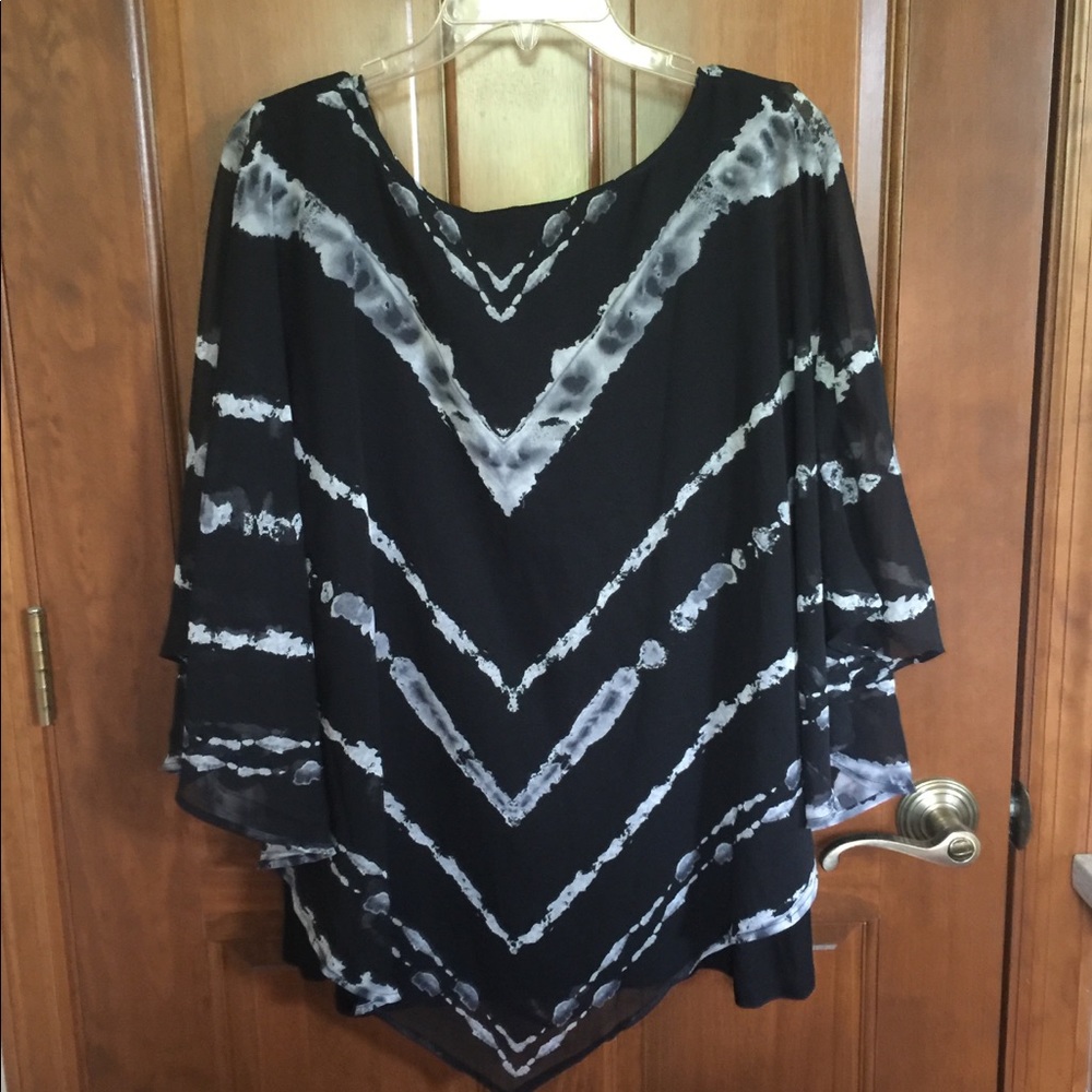 🇺🇸NWT Leebe with Sheer Attached Cape Style Top 2x